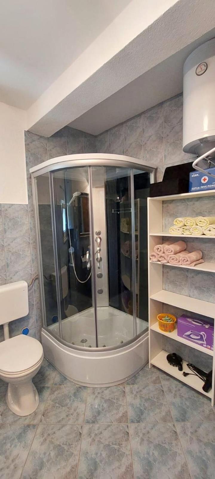 Apartment M&M With Private Pool Kucine Exterior photo